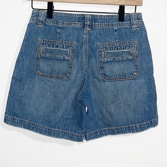 Old Navy Just Below the Waist Denim Jean Short - Picture 2 of 3